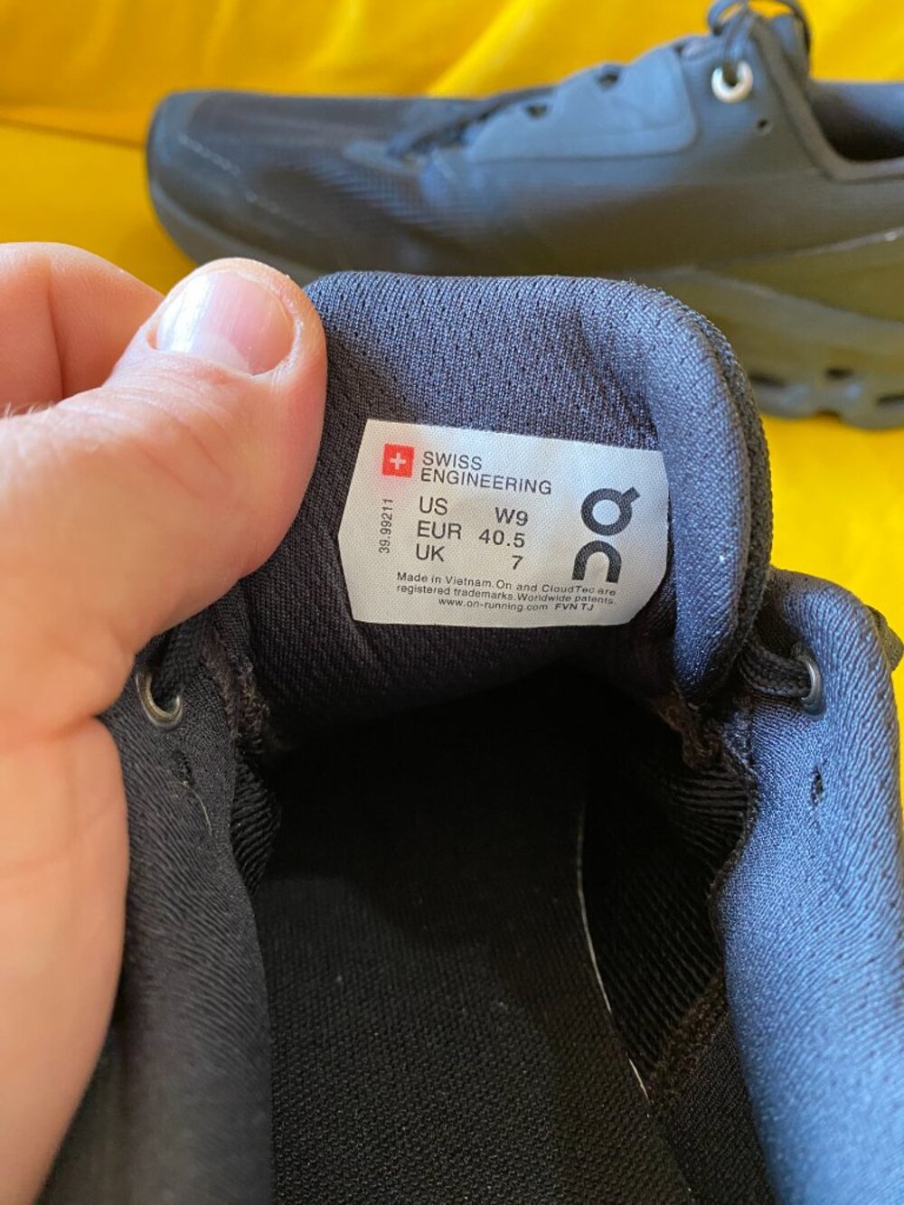 On Running CloudTec Women’s Black Running Shoes Sneakers Size 9 Swiss Engineerin - Picture 6 of 7
